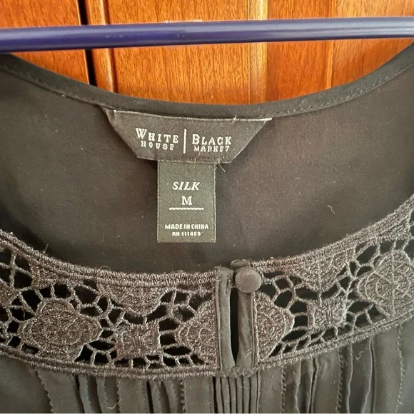 Beautiful White House Black Market Black blouse - Picture 3 of 3
